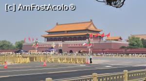 [P09] Cea mai incarcata de istorie este insa Poarta Tiananmen („Poarta Pacii Celeste”), care a trecut prin numeroase incercari de-a lungul vremii, de cand a fost construita in 1420, in timpul dinastiei Ming, ca  intrare in Orasul Imperial, in interiorul caruia se afla Orasul Interzis. » foto by geani anto
 - 
<span class="allrVoted glyphicon glyphicon-heart hidden" id="av1486781"></span>
<a class="m-l-10 hidden" id="sv1486781" onclick="voting_Foto_DelVot(,1486781,6234)" role="button">șterge vot <span class="glyphicon glyphicon-remove"></span></a>
<a id="v91486781" class=" c-red"  onclick="voting_Foto_SetVot(1486781)" role="button"><span class="glyphicon glyphicon-heart-empty"></span> <b>LIKE</b> = Votează poza</a> <img class="hidden"  id="f1486781W9" src="/imagini/loader.gif" border="0" /><span class="AjErrMes hidden" id="e1486781ErM"></span>