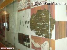 [P27] Muzeul Militar Oradea - vitrină cu o hartă şi obiecte din Epoca Bronzului. » foto by creivean
 - 
<span class="allrVoted glyphicon glyphicon-heart hidden" id="av92800"></span>
<a class="m-l-10 hidden" id="sv92800" onclick="voting_Foto_DelVot(,92800,6275)" role="button">șterge vot <span class="glyphicon glyphicon-remove"></span></a>
<a id="v992800" class=" c-red"  onclick="voting_Foto_SetVot(92800)" role="button"><span class="glyphicon glyphicon-heart-empty"></span> <b>LIKE</b> = Votează poza</a> <img class="hidden"  id="f92800W9" src="/imagini/loader.gif" border="0" /><span class="AjErrMes hidden" id="e92800ErM"></span>
