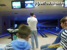 [P10] Destindere la sala de bowling. Acum sotul meu are un concurent serios: nepotul, pe care tot el l-a invatat sa joace. » foto by IUBONI
 - 
<span class="allrVoted glyphicon glyphicon-heart hidden" id="av93881"></span>
<a class="m-l-10 hidden" id="sv93881" onclick="voting_Foto_DelVot(,93881,6294)" role="button">șterge vot <span class="glyphicon glyphicon-remove"></span></a>
<a id="v993881" class=" c-red"  onclick="voting_Foto_SetVot(93881)" role="button"><span class="glyphicon glyphicon-heart-empty"></span> <b>LIKE</b> = Votează poza</a> <img class="hidden"  id="f93881W9" src="/imagini/loader.gif" border="0" /><span class="AjErrMes hidden" id="e93881ErM"></span>