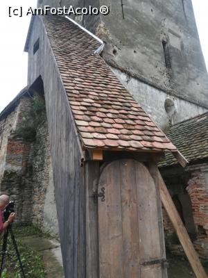 [P11] Intrarea in casa scării din turnul clopotniță » foto by Mika
 - 
<span class="allrVoted glyphicon glyphicon-heart hidden" id="av1095379"></span>
<a class="m-l-10 hidden" id="sv1095379" onclick="voting_Foto_DelVot(,1095379,6324)" role="button">șterge vot <span class="glyphicon glyphicon-remove"></span></a>
<a id="v91095379" class=" c-red"  onclick="voting_Foto_SetVot(1095379)" role="button"><span class="glyphicon glyphicon-heart-empty"></span> <b>LIKE</b> = Votează poza</a> <img class="hidden"  id="f1095379W9" src="/imagini/loader.gif" border="0" /><span class="AjErrMes hidden" id="e1095379ErM"></span>