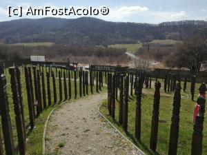 [P03] Pe malul lacului e-un monument in amintirea satenilor stramutati » foto by dorgo
 - 
<span class="allrVoted glyphicon glyphicon-heart hidden" id="av1230606"></span>
<a class="m-l-10 hidden" id="sv1230606" onclick="voting_Foto_DelVot(,1230606,6324)" role="button">șterge vot <span class="glyphicon glyphicon-remove"></span></a>
<a id="v91230606" class=" c-red"  onclick="voting_Foto_SetVot(1230606)" role="button"><span class="glyphicon glyphicon-heart-empty"></span> <b>LIKE</b> = Votează poza</a> <img class="hidden"  id="f1230606W9" src="/imagini/loader.gif" border="0" /><span class="AjErrMes hidden" id="e1230606ErM"></span>