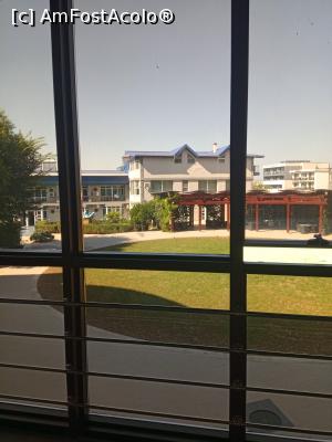 [P02] Vedere din hol. Candva exista si o piscina,  acum spatiu verde. » foto by AncaGO
 - 
<span class="allrVoted glyphicon glyphicon-heart hidden" id="av1005407"></span>
<a class="m-l-10 hidden" id="sv1005407" onclick="voting_Foto_DelVot(,1005407,6325)" role="button">șterge vot <span class="glyphicon glyphicon-remove"></span></a>
<a id="v91005407" class=" c-red"  onclick="voting_Foto_SetVot(1005407)" role="button"><span class="glyphicon glyphicon-heart-empty"></span> <b>LIKE</b> = Votează poza</a> <img class="hidden"  id="f1005407W9" src="/imagini/loader.gif" border="0" /><span class="AjErrMes hidden" id="e1005407ErM"></span>