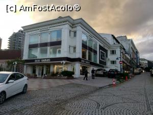 [P06] magazinele de articole din piele și blănuri din vecinătatea hotelului Ibis Istanbul Zeytinburnu » foto by calator65
 - 
<span class="allrVoted glyphicon glyphicon-heart hidden" id="av1133225"></span>
<a class="m-l-10 hidden" id="sv1133225" onclick="voting_Foto_DelVot(,1133225,6328)" role="button">șterge vot <span class="glyphicon glyphicon-remove"></span></a>
<a id="v91133225" class=" c-red"  onclick="voting_Foto_SetVot(1133225)" role="button"><span class="glyphicon glyphicon-heart-empty"></span> <b>LIKE</b> = Votează poza</a> <img class="hidden"  id="f1133225W9" src="/imagini/loader.gif" border="0" /><span class="AjErrMes hidden" id="e1133225ErM"></span>