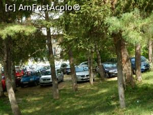 [P10] Parcarea ad-hoc a hotelului, printre pomii din parc » foto by liviu49
 - 
<span class="allrVoted glyphicon glyphicon-heart hidden" id="av919618"></span>
<a class="m-l-10 hidden" id="sv919618" onclick="voting_Foto_DelVot(,919618,6357)" role="button">șterge vot <span class="glyphicon glyphicon-remove"></span></a>
<a id="v9919618" class=" c-red"  onclick="voting_Foto_SetVot(919618)" role="button"><span class="glyphicon glyphicon-heart-empty"></span> <b>LIKE</b> = Votează poza</a> <img class="hidden"  id="f919618W9" src="/imagini/loader.gif" border="0" /><span class="AjErrMes hidden" id="e919618ErM"></span>