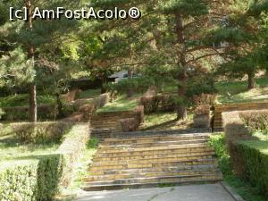 [P13] Parcul din fata hotelului, scarile spre Teatrul de vara.  » foto by liviu49
 - 
<span class="allrVoted glyphicon glyphicon-heart hidden" id="av919621"></span>
<a class="m-l-10 hidden" id="sv919621" onclick="voting_Foto_DelVot(,919621,6357)" role="button">șterge vot <span class="glyphicon glyphicon-remove"></span></a>
<a id="v9919621" class=" c-red"  onclick="voting_Foto_SetVot(919621)" role="button"><span class="glyphicon glyphicon-heart-empty"></span> <b>LIKE</b> = Votează poza</a> <img class="hidden"  id="f919621W9" src="/imagini/loader.gif" border="0" /><span class="AjErrMes hidden" id="e919621ErM"></span>