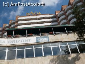 [P04] Hotelul, vazut din fata, cu restaurantul de la etajul doi si terasa orizont. Din acest unghi, hotelul pare sa aiba doar 4 etaje. Dar stati linistiti, sunt si celelalte pana la 15.  » foto by liviu49
 - 
<span class="allrVoted glyphicon glyphicon-heart hidden" id="av919612"></span>
<a class="m-l-10 hidden" id="sv919612" onclick="voting_Foto_DelVot(,919612,6357)" role="button">șterge vot <span class="glyphicon glyphicon-remove"></span></a>
<a id="v9919612" class=" c-red"  onclick="voting_Foto_SetVot(919612)" role="button"><span class="glyphicon glyphicon-heart-empty"></span> <b>LIKE</b> = Votează poza</a> <img class="hidden"  id="f919612W9" src="/imagini/loader.gif" border="0" /><span class="AjErrMes hidden" id="e919612ErM"></span>