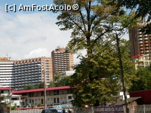[P08] Hotelul vazut din zona pietei, cu hotelul Diana in spate si Afrodita in partea dreapta.  » foto by liviu49
 - 
<span class="allrVoted glyphicon glyphicon-heart hidden" id="av919616"></span>
<a class="m-l-10 hidden" id="sv919616" onclick="voting_Foto_DelVot(,919616,6357)" role="button">șterge vot <span class="glyphicon glyphicon-remove"></span></a>
<a id="v9919616" class=" c-red"  onclick="voting_Foto_SetVot(919616)" role="button"><span class="glyphicon glyphicon-heart-empty"></span> <b>LIKE</b> = Votează poza</a> <img class="hidden"  id="f919616W9" src="/imagini/loader.gif" border="0" /><span class="AjErrMes hidden" id="e919616ErM"></span>