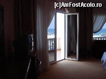 [P46] Tot camera cea mare cu usa de balcon deschisa si mobilier identic cu celelalte camere » foto by ileanaxperta*
 - 
<span class="allrVoted glyphicon glyphicon-heart hidden" id="av96924"></span>
<a class="m-l-10 hidden" id="sv96924" onclick="voting_Foto_DelVot(,96924,6365)" role="button">șterge vot <span class="glyphicon glyphicon-remove"></span></a>
<a id="v996924" class=" c-red"  onclick="voting_Foto_SetVot(96924)" role="button"><span class="glyphicon glyphicon-heart-empty"></span> <b>LIKE</b> = Votează poza</a> <img class="hidden"  id="f96924W9" src="/imagini/loader.gif" border="0" /><span class="AjErrMes hidden" id="e96924ErM"></span>