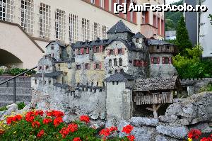 [P06] Vaduz, Liechtenstein. Macheta Schloss Vaduz amplasată în Central Plaza Turist, lângă clădirea Primăriei » foto by unq
 - 
<span class="allrVoted glyphicon glyphicon-heart hidden" id="av479121"></span>
<a class="m-l-10 hidden" id="sv479121" onclick="voting_Foto_DelVot(,479121,6372)" role="button">șterge vot <span class="glyphicon glyphicon-remove"></span></a>
<a id="v9479121" class=" c-red"  onclick="voting_Foto_SetVot(479121)" role="button"><span class="glyphicon glyphicon-heart-empty"></span> <b>LIKE</b> = Votează poza</a> <img class="hidden"  id="f479121W9" src="/imagini/loader.gif" border="0" /><span class="AjErrMes hidden" id="e479121ErM"></span>