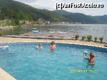 [P10] in piscina » foto by oana_b47
 - 
<span class="allrVoted glyphicon glyphicon-heart hidden" id="av113017"></span>
<a class="m-l-10 hidden" id="sv113017" onclick="voting_Foto_DelVot(,113017,6432)" role="button">șterge vot <span class="glyphicon glyphicon-remove"></span></a>
<a id="v9113017" class=" c-red"  onclick="voting_Foto_SetVot(113017)" role="button"><span class="glyphicon glyphicon-heart-empty"></span> <b>LIKE</b> = Votează poza</a> <img class="hidden"  id="f113017W9" src="/imagini/loader.gif" border="0" /><span class="AjErrMes hidden" id="e113017ErM"></span>
