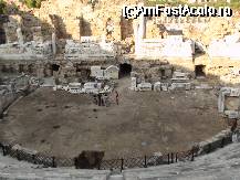 [P02] Amfiteatrul din Side. In partea de jos o echipa a nei televiziuni filma un clip video. Rezonanta amfiteatrului este magnifica. » foto by amota
 - 
<span class="allrVoted glyphicon glyphicon-heart hidden" id="av166946"></span>
<a class="m-l-10 hidden" id="sv166946" onclick="voting_Foto_DelVot(,166946,6437)" role="button">șterge vot <span class="glyphicon glyphicon-remove"></span></a>
<a id="v9166946" class=" c-red"  onclick="voting_Foto_SetVot(166946)" role="button"><span class="glyphicon glyphicon-heart-empty"></span> <b>LIKE</b> = Votează poza</a> <img class="hidden"  id="f166946W9" src="/imagini/loader.gif" border="0" /><span class="AjErrMes hidden" id="e166946ErM"></span>