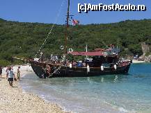 [P10] vasul in stil pirateresc cu care am facut croaziera, aici acostat pe o plaja aparent pustie din agios stefanos pt preparearea pranzului de catre cpt. homer,pranz absolut delicios si care este inculs in pretul excursiei( aveti bbq , vin alb si rosu, limonada,sucuri, salata greceasca, desert... » foto by smn*
 - 
<span class="allrVoted glyphicon glyphicon-heart hidden" id="av111920"></span>
<a class="m-l-10 hidden" id="sv111920" onclick="voting_Foto_DelVot(,111920,6449)" role="button">șterge vot <span class="glyphicon glyphicon-remove"></span></a>
<a id="v9111920" class=" c-red"  onclick="voting_Foto_SetVot(111920)" role="button"><span class="glyphicon glyphicon-heart-empty"></span> <b>LIKE</b> = Votează poza</a> <img class="hidden"  id="f111920W9" src="/imagini/loader.gif" border="0" /><span class="AjErrMes hidden" id="e111920ErM"></span>