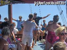 [P12] pe vas cpt homer si asistenta barbara dand tonul la distractie :)) prin dansul traditional zorba » foto by smn*
 - 
<span class="allrVoted glyphicon glyphicon-heart hidden" id="av111923"></span>
<a class="m-l-10 hidden" id="sv111923" onclick="voting_Foto_DelVot(,111923,6449)" role="button">șterge vot <span class="glyphicon glyphicon-remove"></span></a>
<a id="v9111923" class=" c-red"  onclick="voting_Foto_SetVot(111923)" role="button"><span class="glyphicon glyphicon-heart-empty"></span> <b>LIKE</b> = Votează poza</a> <img class="hidden"  id="f111923W9" src="/imagini/loader.gif" border="0" /><span class="AjErrMes hidden" id="e111923ErM"></span>