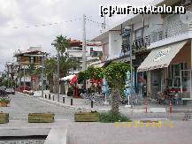 [P19] Detaliu de pe strada turistică principală (în opinia mea)din staţiunea NEA MOUDANIA. » foto by bose
 - 
<span class="allrVoted glyphicon glyphicon-heart hidden" id="av177613"></span>
<a class="m-l-10 hidden" id="sv177613" onclick="voting_Foto_DelVot(,177613,6484)" role="button">șterge vot <span class="glyphicon glyphicon-remove"></span></a>
<a id="v9177613" class=" c-red"  onclick="voting_Foto_SetVot(177613)" role="button"><span class="glyphicon glyphicon-heart-empty"></span> <b>LIKE</b> = Votează poza</a> <img class="hidden"  id="f177613W9" src="/imagini/loader.gif" border="0" /><span class="AjErrMes hidden" id="e177613ErM"></span>