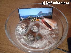 [P08] nisipul alb, de pe plaja de la Copacabana-Rio de Janiero, asa cum vedeti si cele 2 stegulete, unul al Braziliei si celalalt al Paraguay, luat de la Itaipu-hidrocentrala cea mai mare din lume, construita pe Parana, intre cele 2 state (vezi rw Itaipu » foto by grecudoina
 - 
<span class="allrVoted glyphicon glyphicon-heart hidden" id="av381607"></span>
<a class="m-l-10 hidden" id="sv381607" onclick="voting_Foto_DelVot(,381607,6488)" role="button">șterge vot <span class="glyphicon glyphicon-remove"></span></a>
<a id="v9381607" class=" c-red"  onclick="voting_Foto_SetVot(381607)" role="button"><span class="glyphicon glyphicon-heart-empty"></span> <b>LIKE</b> = Votează poza</a> <img class="hidden"  id="f381607W9" src="/imagini/loader.gif" border="0" /><span class="AjErrMes hidden" id="e381607ErM"></span>