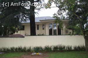 [P03] Una dintre puținele case fără sârmă ghimpată-cea a urmașilor lui Nelson Mandela.  » foto by glcitizen
 - 
<span class="allrVoted glyphicon glyphicon-heart hidden" id="av1079153"></span>
<a class="m-l-10 hidden" id="sv1079153" onclick="voting_Foto_DelVot(,1079153,6488)" role="button">șterge vot <span class="glyphicon glyphicon-remove"></span></a>
<a id="v91079153" class=" c-red"  onclick="voting_Foto_SetVot(1079153)" role="button"><span class="glyphicon glyphicon-heart-empty"></span> <b>LIKE</b> = Votează poza</a> <img class="hidden"  id="f1079153W9" src="/imagini/loader.gif" border="0" /><span class="AjErrMes hidden" id="e1079153ErM"></span>