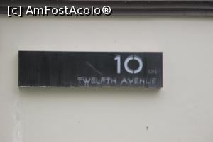 [P06] Intrarea pe10 th Avenue, strada guvernanților, la fel de mohorâtă.  » foto by glcitizen
 - 
<span class="allrVoted glyphicon glyphicon-heart hidden" id="av1079156"></span>
<a class="m-l-10 hidden" id="sv1079156" onclick="voting_Foto_DelVot(,1079156,6488)" role="button">șterge vot <span class="glyphicon glyphicon-remove"></span></a>
<a id="v91079156" class=" c-red"  onclick="voting_Foto_SetVot(1079156)" role="button"><span class="glyphicon glyphicon-heart-empty"></span> <b>LIKE</b> = Votează poza</a> <img class="hidden"  id="f1079156W9" src="/imagini/loader.gif" border="0" /><span class="AjErrMes hidden" id="e1079156ErM"></span>
