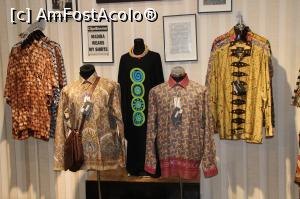 [P10] Costume de ocazie pentru localnicii mai înstăriți.  » foto by glcitizen
 - 
<span class="allrVoted glyphicon glyphicon-heart hidden" id="av1087701"></span>
<a class="m-l-10 hidden" id="sv1087701" onclick="voting_Foto_DelVot(,1087701,6488)" role="button">șterge vot <span class="glyphicon glyphicon-remove"></span></a>
<a id="v91087701" class=" c-red"  onclick="voting_Foto_SetVot(1087701)" role="button"><span class="glyphicon glyphicon-heart-empty"></span> <b>LIKE</b> = Votează poza</a> <img class="hidden"  id="f1087701W9" src="/imagini/loader.gif" border="0" /><span class="AjErrMes hidden" id="e1087701ErM"></span>