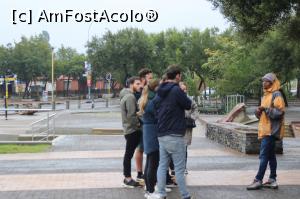 [P20] Un grup de turiști în fața celebrei poze.  » foto by glcitizen
 - 
<span class="allrVoted glyphicon glyphicon-heart hidden" id="av1087739"></span>
<a class="m-l-10 hidden" id="sv1087739" onclick="voting_Foto_DelVot(,1087739,6488)" role="button">șterge vot <span class="glyphicon glyphicon-remove"></span></a>
<a id="v91087739" class=" c-red"  onclick="voting_Foto_SetVot(1087739)" role="button"><span class="glyphicon glyphicon-heart-empty"></span> <b>LIKE</b> = Votează poza</a> <img class="hidden"  id="f1087739W9" src="/imagini/loader.gif" border="0" /><span class="AjErrMes hidden" id="e1087739ErM"></span>