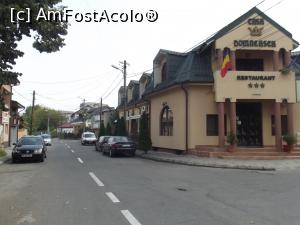 [P04] Am ajuns la destinatie, scrie mare Casa Domneasca, restaurant 3*. Panoul cu pensiune este mult mai mic si o sa-l vedeti mai incolo.  » foto by mishu
 - 
<span class="allrVoted glyphicon glyphicon-heart hidden" id="av800268"></span>
<a class="m-l-10 hidden" id="sv800268" onclick="voting_Foto_DelVot(,800268,6521)" role="button">șterge vot <span class="glyphicon glyphicon-remove"></span></a>
<a id="v9800268" class=" c-red"  onclick="voting_Foto_SetVot(800268)" role="button"><span class="glyphicon glyphicon-heart-empty"></span> <b>LIKE</b> = Votează poza</a> <img class="hidden"  id="f800268W9" src="/imagini/loader.gif" border="0" /><span class="AjErrMes hidden" id="e800268ErM"></span>