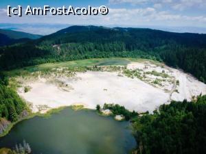 [P34] Colina de caolinit și lacul » foto by AZE <span class="label label-default labelC_thin small">NEVOTABILĂ</span>