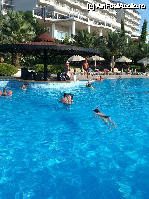 [P05] Piscina de langa Main Restaurant » foto by geduc
 - 
<span class="allrVoted glyphicon glyphicon-heart hidden" id="av441465"></span>
<a class="m-l-10 hidden" id="sv441465" onclick="voting_Foto_DelVot(,441465,6534)" role="button">șterge vot <span class="glyphicon glyphicon-remove"></span></a>
<a id="v9441465" class=" c-red"  onclick="voting_Foto_SetVot(441465)" role="button"><span class="glyphicon glyphicon-heart-empty"></span> <b>LIKE</b> = Votează poza</a> <img class="hidden"  id="f441465W9" src="/imagini/loader.gif" border="0" /><span class="AjErrMes hidden" id="e441465ErM"></span>