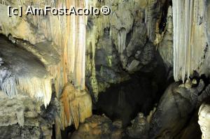 [P16] Pestera Dim-draperii de stalactite. Sub noi se deschide haul...  » foto by chrisstina
 - 
<span class="allrVoted glyphicon glyphicon-heart hidden" id="av878185"></span>
<a class="m-l-10 hidden" id="sv878185" onclick="voting_Foto_DelVot(,878185,6591)" role="button">șterge vot <span class="glyphicon glyphicon-remove"></span></a>
<a id="v9878185" class=" c-red"  onclick="voting_Foto_SetVot(878185)" role="button"><span class="glyphicon glyphicon-heart-empty"></span> <b>LIKE</b> = Votează poza</a> <img class="hidden"  id="f878185W9" src="/imagini/loader.gif" border="0" /><span class="AjErrMes hidden" id="e878185ErM"></span>