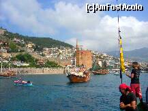 [P67] Alanya, portul si Turnul Rosu vazute din vaporas, in dreapta doi dintre 'pirati' » foto by magdalena
 - 
<span class="allrVoted glyphicon glyphicon-heart hidden" id="av214208"></span>
<a class="m-l-10 hidden" id="sv214208" onclick="voting_Foto_DelVot(,214208,6591)" role="button">șterge vot <span class="glyphicon glyphicon-remove"></span></a>
<a id="v9214208" class=" c-red"  onclick="voting_Foto_SetVot(214208)" role="button"><span class="glyphicon glyphicon-heart-empty"></span> <b>LIKE</b> = Votează poza</a> <img class="hidden"  id="f214208W9" src="/imagini/loader.gif" border="0" /><span class="AjErrMes hidden" id="e214208ErM"></span>