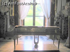 [P12] Sala de muzică cu clavir în prim plan » foto by Michi
 - 
<span class="allrVoted glyphicon glyphicon-heart hidden" id="av1164939"></span>
<a class="m-l-10 hidden" id="sv1164939" onclick="voting_Foto_DelVot(,1164939,6596)" role="button">șterge vot <span class="glyphicon glyphicon-remove"></span></a>
<a id="v91164939" class=" c-red"  onclick="voting_Foto_SetVot(1164939)" role="button"><span class="glyphicon glyphicon-heart-empty"></span> <b>LIKE</b> = Votează poza</a> <img class="hidden"  id="f1164939W9" src="/imagini/loader.gif" border="0" /><span class="AjErrMes hidden" id="e1164939ErM"></span>