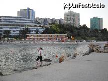 [P15] Se observă în plan depărtat mai multe hoteluri din stațiune. » foto by fluturas1*
 - 
<span class="allrVoted glyphicon glyphicon-heart hidden" id="av124165"></span>
<a class="m-l-10 hidden" id="sv124165" onclick="voting_Foto_DelVot(,124165,6610)" role="button">șterge vot <span class="glyphicon glyphicon-remove"></span></a>
<a id="v9124165" class=" c-red"  onclick="voting_Foto_SetVot(124165)" role="button"><span class="glyphicon glyphicon-heart-empty"></span> <b>LIKE</b> = Votează poza</a> <img class="hidden"  id="f124165W9" src="/imagini/loader.gif" border="0" /><span class="AjErrMes hidden" id="e124165ErM"></span>