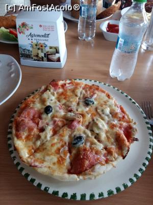 [P04] Restaurant Agrementul - pizza (mică!)  » foto by Dragoș_MD
 - 
<span class="allrVoted glyphicon glyphicon-heart hidden" id="av1008923"></span>
<a class="m-l-10 hidden" id="sv1008923" onclick="voting_Foto_DelVot(,1008923,6620)" role="button">șterge vot <span class="glyphicon glyphicon-remove"></span></a>
<a id="v91008923" class=" c-red"  onclick="voting_Foto_SetVot(1008923)" role="button"><span class="glyphicon glyphicon-heart-empty"></span> <b>LIKE</b> = Votează poza</a> <img class="hidden"  id="f1008923W9" src="/imagini/loader.gif" border="0" /><span class="AjErrMes hidden" id="e1008923ErM"></span>