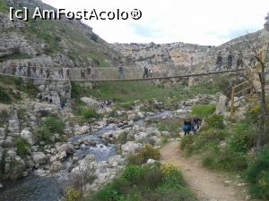 [P28] Podul de bambus peste Gravina care te duce pe versantul celălalt, la peșterile locuite din cele mai îndepărtate timpuri.  » foto by Aurici
 - 
<span class="allrVoted glyphicon glyphicon-heart hidden" id="av738476"></span>
<a class="m-l-10 hidden" id="sv738476" onclick="voting_Foto_DelVot(,738476,6642)" role="button">șterge vot <span class="glyphicon glyphicon-remove"></span></a>
<a id="v9738476" class=" c-red"  onclick="voting_Foto_SetVot(738476)" role="button"><span class="glyphicon glyphicon-heart-empty"></span> <b>LIKE</b> = Votează poza</a> <img class="hidden"  id="f738476W9" src="/imagini/loader.gif" border="0" /><span class="AjErrMes hidden" id="e738476ErM"></span>