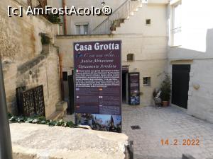 [P62] Intrarea în L’Antica Casa Grotta » foto by irinad
 - 
<span class="allrVoted glyphicon glyphicon-heart hidden" id="av1323902"></span>
<a class="m-l-10 hidden" id="sv1323902" onclick="voting_Foto_DelVot(,1323902,6642)" role="button">șterge vot <span class="glyphicon glyphicon-remove"></span></a>
<a id="v91323902" class=" c-red"  onclick="voting_Foto_SetVot(1323902)" role="button"><span class="glyphicon glyphicon-heart-empty"></span> <b>LIKE</b> = Votează poza</a> <img class="hidden"  id="f1323902W9" src="/imagini/loader.gif" border="0" /><span class="AjErrMes hidden" id="e1323902ErM"></span>