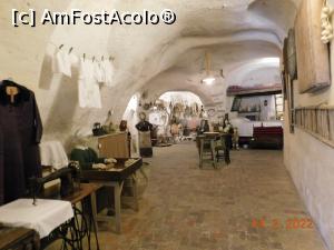 [P63] În L’Antica Casa Grotta » foto by irinad
 - 
<span class="allrVoted glyphicon glyphicon-heart hidden" id="av1323903"></span>
<a class="m-l-10 hidden" id="sv1323903" onclick="voting_Foto_DelVot(,1323903,6642)" role="button">șterge vot <span class="glyphicon glyphicon-remove"></span></a>
<a id="v91323903" class=" c-red"  onclick="voting_Foto_SetVot(1323903)" role="button"><span class="glyphicon glyphicon-heart-empty"></span> <b>LIKE</b> = Votează poza</a> <img class="hidden"  id="f1323903W9" src="/imagini/loader.gif" border="0" /><span class="AjErrMes hidden" id="e1323903ErM"></span>