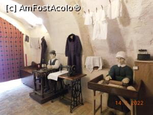 [P70] L’Antica Casa Grotta: ateliere » foto by irinad
 - 
<span class="allrVoted glyphicon glyphicon-heart hidden" id="av1323910"></span>
<a class="m-l-10 hidden" id="sv1323910" onclick="voting_Foto_DelVot(,1323910,6642)" role="button">șterge vot <span class="glyphicon glyphicon-remove"></span></a>
<a id="v91323910" class=" c-red"  onclick="voting_Foto_SetVot(1323910)" role="button"><span class="glyphicon glyphicon-heart-empty"></span> <b>LIKE</b> = Votează poza</a> <img class="hidden"  id="f1323910W9" src="/imagini/loader.gif" border="0" /><span class="AjErrMes hidden" id="e1323910ErM"></span>