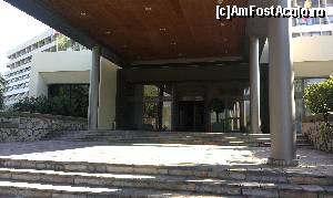 [P01] Sithonia Hotel [Porto Carras Resort] - intrarea în hotel.  » foto by bogumil
 - 
<span class="allrVoted glyphicon glyphicon-heart hidden" id="av615691"></span>
<a class="m-l-10 hidden" id="sv615691" onclick="voting_Foto_DelVot(,615691,6659)" role="button">șterge vot <span class="glyphicon glyphicon-remove"></span></a>
<a id="v9615691" class=" c-red"  onclick="voting_Foto_SetVot(615691)" role="button"><span class="glyphicon glyphicon-heart-empty"></span> <b>LIKE</b> = Votează poza</a> <img class="hidden"  id="f615691W9" src="/imagini/loader.gif" border="0" /><span class="AjErrMes hidden" id="e615691ErM"></span>