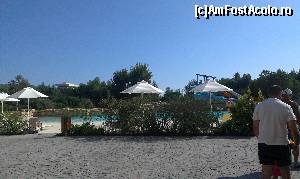 [P07] Sithonia Hotel [Porto Carras Resort] - prin curte, pe lângă piscine.  » foto by bogumil
 - 
<span class="allrVoted glyphicon glyphicon-heart hidden" id="av615700"></span>
<a class="m-l-10 hidden" id="sv615700" onclick="voting_Foto_DelVot(,615700,6659)" role="button">șterge vot <span class="glyphicon glyphicon-remove"></span></a>
<a id="v9615700" class=" c-red"  onclick="voting_Foto_SetVot(615700)" role="button"><span class="glyphicon glyphicon-heart-empty"></span> <b>LIKE</b> = Votează poza</a> <img class="hidden"  id="f615700W9" src="/imagini/loader.gif" border="0" /><span class="AjErrMes hidden" id="e615700ErM"></span>