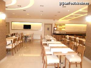 [P10] O parte din restaurant (scuze pt neclaritatea imaginii)  » foto by chrisstina
 - 
<span class="allrVoted glyphicon glyphicon-heart hidden" id="av616087"></span>
<a class="m-l-10 hidden" id="sv616087" onclick="voting_Foto_DelVot(,616087,6661)" role="button">șterge vot <span class="glyphicon glyphicon-remove"></span></a>
<a id="v9616087" class=" c-red"  onclick="voting_Foto_SetVot(616087)" role="button"><span class="glyphicon glyphicon-heart-empty"></span> <b>LIKE</b> = Votează poza</a> <img class="hidden"  id="f616087W9" src="/imagini/loader.gif" border="0" /><span class="AjErrMes hidden" id="e616087ErM"></span>