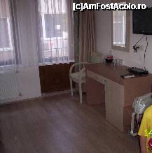 [P06] Usa asa zisului balcon, in birou se afla si un mic racitor » foto by kelyboy
 - 
<span class="allrVoted glyphicon glyphicon-heart hidden" id="av304022"></span>
<a class="m-l-10 hidden" id="sv304022" onclick="voting_Foto_DelVot(,304022,6661)" role="button">șterge vot <span class="glyphicon glyphicon-remove"></span></a>
<a id="v9304022" class=" c-red"  onclick="voting_Foto_SetVot(304022)" role="button"><span class="glyphicon glyphicon-heart-empty"></span> <b>LIKE</b> = Votează poza</a> <img class="hidden"  id="f304022W9" src="/imagini/loader.gif" border="0" /><span class="AjErrMes hidden" id="e304022ErM"></span>