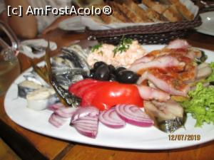 [P18] Un platou. Pentru patru persoane?  » foto by Zoazore
 - 
<span class="allrVoted glyphicon glyphicon-heart hidden" id="av1100570"></span>
<a class="m-l-10 hidden" id="sv1100570" onclick="voting_Foto_DelVot(,1100570,6669)" role="button">șterge vot <span class="glyphicon glyphicon-remove"></span></a>
<a id="v91100570" class=" c-red"  onclick="voting_Foto_SetVot(1100570)" role="button"><span class="glyphicon glyphicon-heart-empty"></span> <b>LIKE</b> = Votează poza</a> <img class="hidden"  id="f1100570W9" src="/imagini/loader.gif" border="0" /><span class="AjErrMes hidden" id="e1100570ErM"></span>