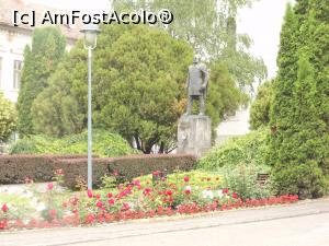 [P06] Odorheiu Secuiesc - În parc, Statuia lui Orbán Balázs. » foto by iulianic
 - 
<span class="allrVoted glyphicon glyphicon-heart hidden" id="av1370438"></span>
<a class="m-l-10 hidden" id="sv1370438" onclick="voting_Foto_DelVot(,1370438,6675)" role="button">șterge vot <span class="glyphicon glyphicon-remove"></span></a>
<a id="v91370438" class=" c-red"  onclick="voting_Foto_SetVot(1370438)" role="button"><span class="glyphicon glyphicon-heart-empty"></span> <b>LIKE</b> = Votează poza</a> <img class="hidden"  id="f1370438W9" src="/imagini/loader.gif" border="0" /><span class="AjErrMes hidden" id="e1370438ErM"></span>