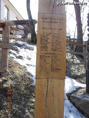 [P36] Odorheiu Secuiesc - Stâlp cu încrustaţii decorative şi tăbliţă cu lista absolvenţilor.  » foto by iulianic
 - 
<span class="allrVoted glyphicon glyphicon-heart hidden" id="av404054"></span>
<a class="m-l-10 hidden" id="sv404054" onclick="voting_Foto_DelVot(,404054,6675)" role="button">șterge vot <span class="glyphicon glyphicon-remove"></span></a>
<a id="v9404054" class=" c-red"  onclick="voting_Foto_SetVot(404054)" role="button"><span class="glyphicon glyphicon-heart-empty"></span> <b>LIKE</b> = Votează poza</a> <img class="hidden"  id="f404054W9" src="/imagini/loader.gif" border="0" /><span class="AjErrMes hidden" id="e404054ErM"></span>