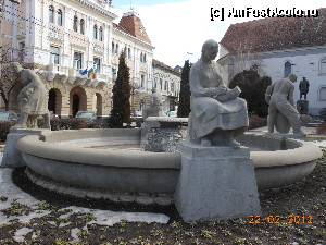 [P07] Odorheiu Secuiesc - Fântână decorată cu patru statui înfăţişând oameni la lucru.  » foto by iulianic
 - 
<span class="allrVoted glyphicon glyphicon-heart hidden" id="av404025"></span>
<a class="m-l-10 hidden" id="sv404025" onclick="voting_Foto_DelVot(,404025,6675)" role="button">șterge vot <span class="glyphicon glyphicon-remove"></span></a>
<a id="v9404025" class=" c-red"  onclick="voting_Foto_SetVot(404025)" role="button"><span class="glyphicon glyphicon-heart-empty"></span> <b>LIKE</b> = Votează poza</a> <img class="hidden"  id="f404025W9" src="/imagini/loader.gif" border="0" /><span class="AjErrMes hidden" id="e404025ErM"></span>