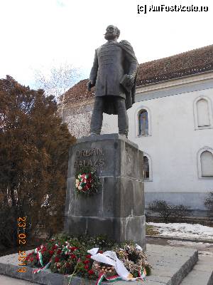 [P09] Odorheiu Secuiesc - Monumentul Orbán Balázs, om politic, etnograf şi scriitor.  » foto by iulianic
 - 
<span class="allrVoted glyphicon glyphicon-heart hidden" id="av404027"></span>
<a class="m-l-10 hidden" id="sv404027" onclick="voting_Foto_DelVot(,404027,6675)" role="button">șterge vot <span class="glyphicon glyphicon-remove"></span></a>
<a id="v9404027" class=" c-red"  onclick="voting_Foto_SetVot(404027)" role="button"><span class="glyphicon glyphicon-heart-empty"></span> <b>LIKE</b> = Votează poza</a> <img class="hidden"  id="f404027W9" src="/imagini/loader.gif" border="0" /><span class="AjErrMes hidden" id="e404027ErM"></span>