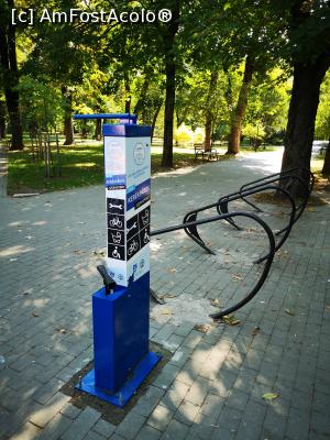 [P18] Facilități pentru bicicliști în Parcul Central » foto by crismis
 - 
<span class="allrVoted glyphicon glyphicon-heart hidden" id="av1197984"></span>
<a class="m-l-10 hidden" id="sv1197984" onclick="voting_Foto_DelVot(,1197984,6675)" role="button">șterge vot <span class="glyphicon glyphicon-remove"></span></a>
<a id="v91197984" class=" c-red"  onclick="voting_Foto_SetVot(1197984)" role="button"><span class="glyphicon glyphicon-heart-empty"></span> <b>LIKE</b> = Votează poza</a> <img class="hidden"  id="f1197984W9" src="/imagini/loader.gif" border="0" /><span class="AjErrMes hidden" id="e1197984ErM"></span>
