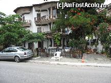 [P09] Vila Dimitri, vedere din strada » foto by almona
 - 
<span class="allrVoted glyphicon glyphicon-heart hidden" id="av107480"></span>
<a class="m-l-10 hidden" id="sv107480" onclick="voting_Foto_DelVot(,107480,6688)" role="button">șterge vot <span class="glyphicon glyphicon-remove"></span></a>
<a id="v9107480" class=" c-red"  onclick="voting_Foto_SetVot(107480)" role="button"><span class="glyphicon glyphicon-heart-empty"></span> <b>LIKE</b> = Votează poza</a> <img class="hidden"  id="f107480W9" src="/imagini/loader.gif" border="0" /><span class="AjErrMes hidden" id="e107480ErM"></span>