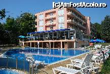 [P01] Hotelul Gloria: o piscina generoasa, cu apa cam rece. » foto by Griegut
 - 
<span class="allrVoted glyphicon glyphicon-heart hidden" id="av256016"></span>
<a class="m-l-10 hidden" id="sv256016" onclick="voting_Foto_DelVot(,256016,6692)" role="button">șterge vot <span class="glyphicon glyphicon-remove"></span></a>
<a id="v9256016" class=" c-red"  onclick="voting_Foto_SetVot(256016)" role="button"><span class="glyphicon glyphicon-heart-empty"></span> <b>LIKE</b> = Votează poza</a> <img class="hidden"  id="f256016W9" src="/imagini/loader.gif" border="0" /><span class="AjErrMes hidden" id="e256016ErM"></span>