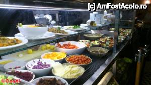 [P13] La intrarea în restaurantul Teresa Carles se află şi un galantar plin cu diverse feluri de mâncare.  » foto by Costi
 - 
<span class="allrVoted glyphicon glyphicon-heart hidden" id="av480463"></span>
<a class="m-l-10 hidden" id="sv480463" onclick="voting_Foto_DelVot(,480463,6706)" role="button">șterge vot <span class="glyphicon glyphicon-remove"></span></a>
<a id="v9480463" class=" c-red"  onclick="voting_Foto_SetVot(480463)" role="button"><span class="glyphicon glyphicon-heart-empty"></span> <b>LIKE</b> = Votează poza</a> <img class="hidden"  id="f480463W9" src="/imagini/loader.gif" border="0" /><span class="AjErrMes hidden" id="e480463ErM"></span>