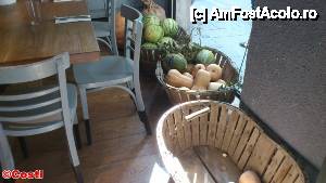 [P14] Decoraţii rustice la intrarea în restaurantul Teresa Carles.  » foto by Costi
 - 
<span class="allrVoted glyphicon glyphicon-heart hidden" id="av480464"></span>
<a class="m-l-10 hidden" id="sv480464" onclick="voting_Foto_DelVot(,480464,6706)" role="button">șterge vot <span class="glyphicon glyphicon-remove"></span></a>
<a id="v9480464" class=" c-red"  onclick="voting_Foto_SetVot(480464)" role="button"><span class="glyphicon glyphicon-heart-empty"></span> <b>LIKE</b> = Votează poza</a> <img class="hidden"  id="f480464W9" src="/imagini/loader.gif" border="0" /><span class="AjErrMes hidden" id="e480464ErM"></span>