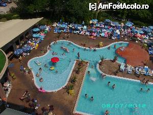 [P04] Vedere din balcon in partea dreapta [ piscina ptr cei mici ] » foto by manuta_1969
 - 
<span class="allrVoted glyphicon glyphicon-heart hidden" id="av389250"></span>
<a class="m-l-10 hidden" id="sv389250" onclick="voting_Foto_DelVot(,389250,6714)" role="button">șterge vot <span class="glyphicon glyphicon-remove"></span></a>
<a id="v9389250" class=" c-red"  onclick="voting_Foto_SetVot(389250)" role="button"><span class="glyphicon glyphicon-heart-empty"></span> <b>LIKE</b> = Votează poza</a> <img class="hidden"  id="f389250W9" src="/imagini/loader.gif" border="0" /><span class="AjErrMes hidden" id="e389250ErM"></span>